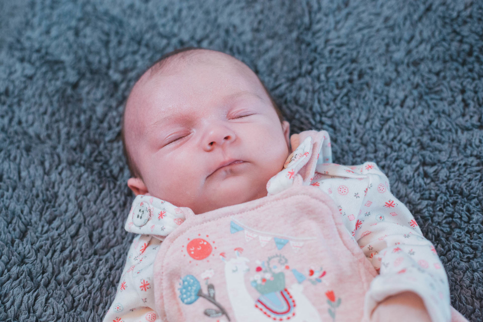 newborn-baby-girl-sleeping