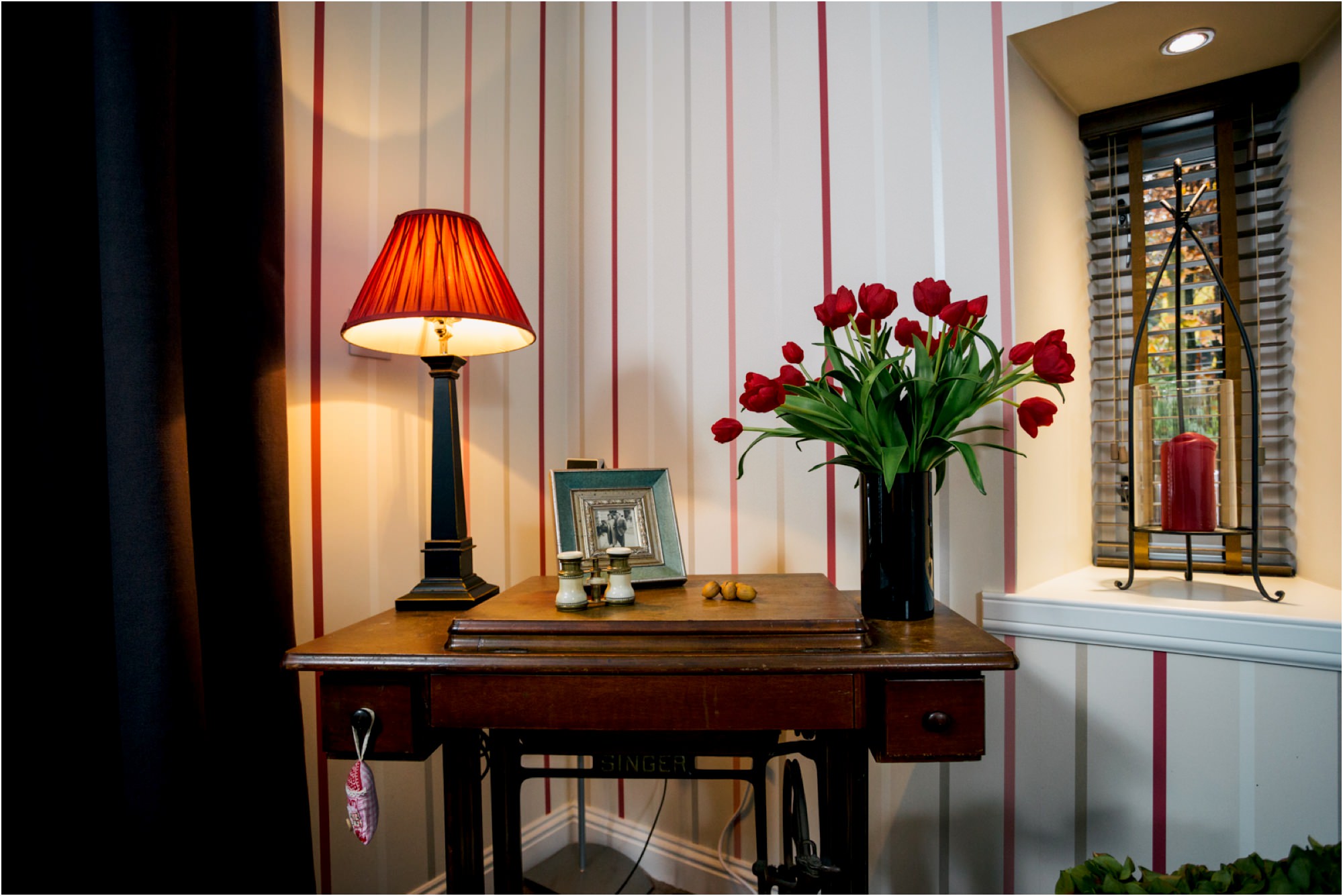 side-table-lamp-tulip-silk-flowers