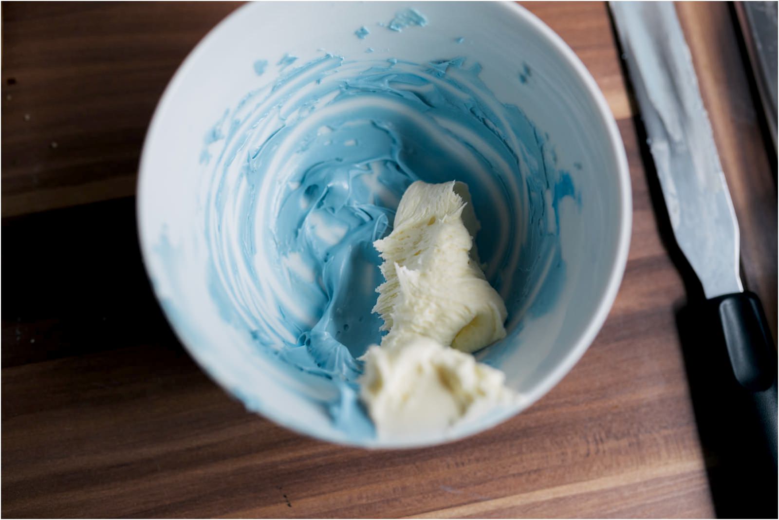 blue-white-icing