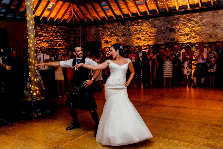 bride-groom-choreographed-routine-wedding