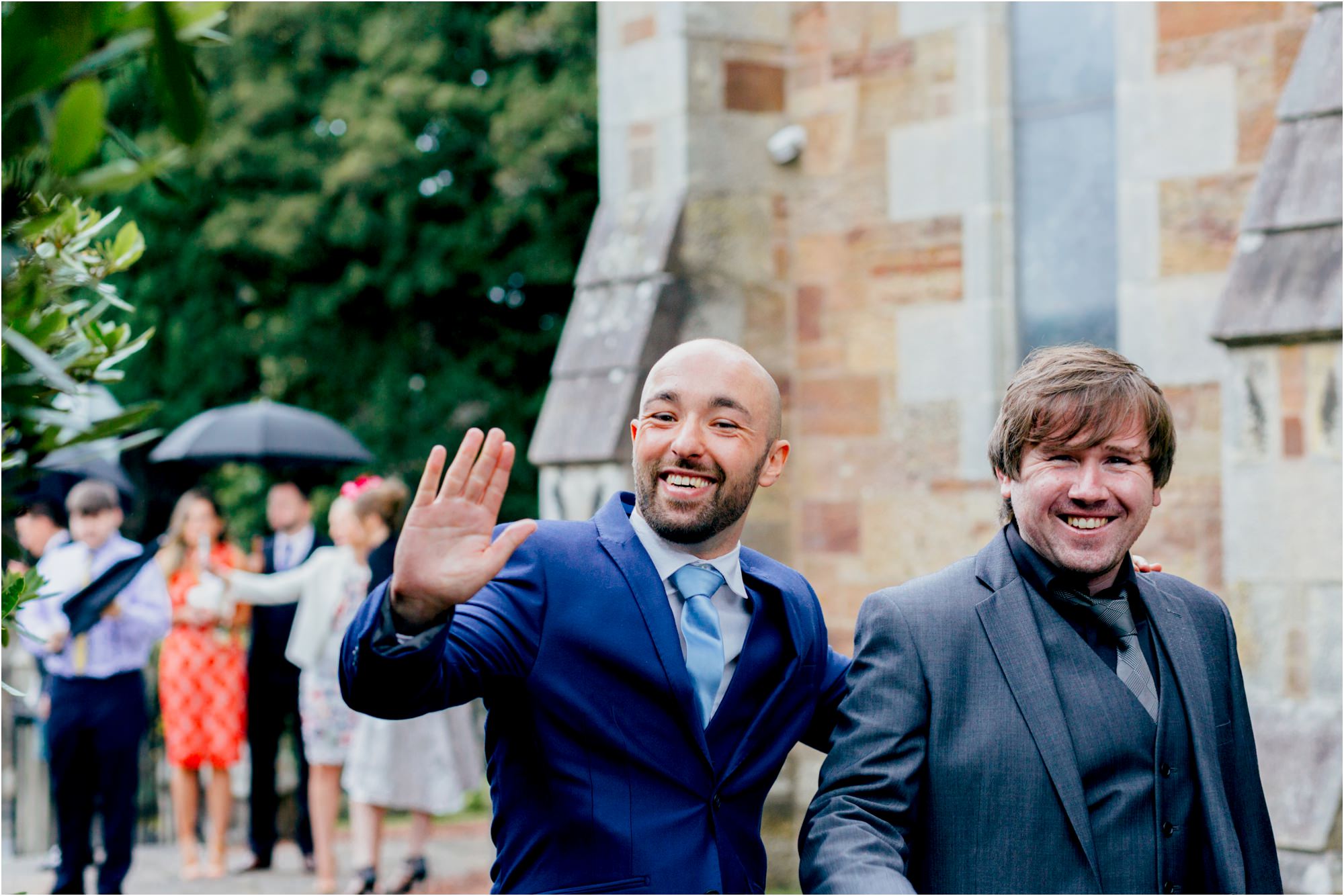 guests-arriving-brig-o-doon-church
