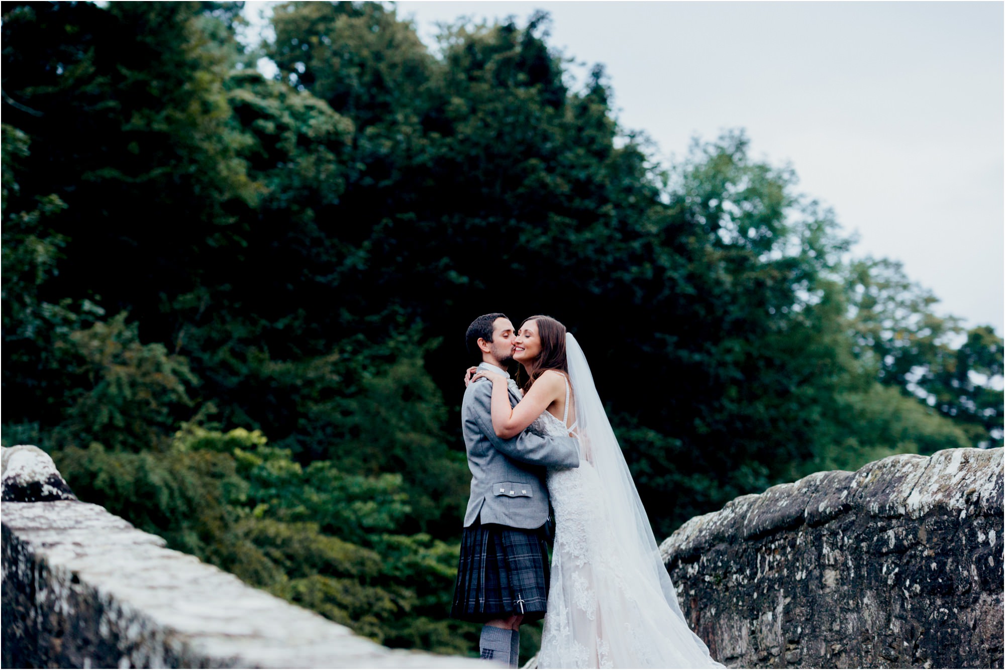 couple-laughing-brig-o-doon-bridge
