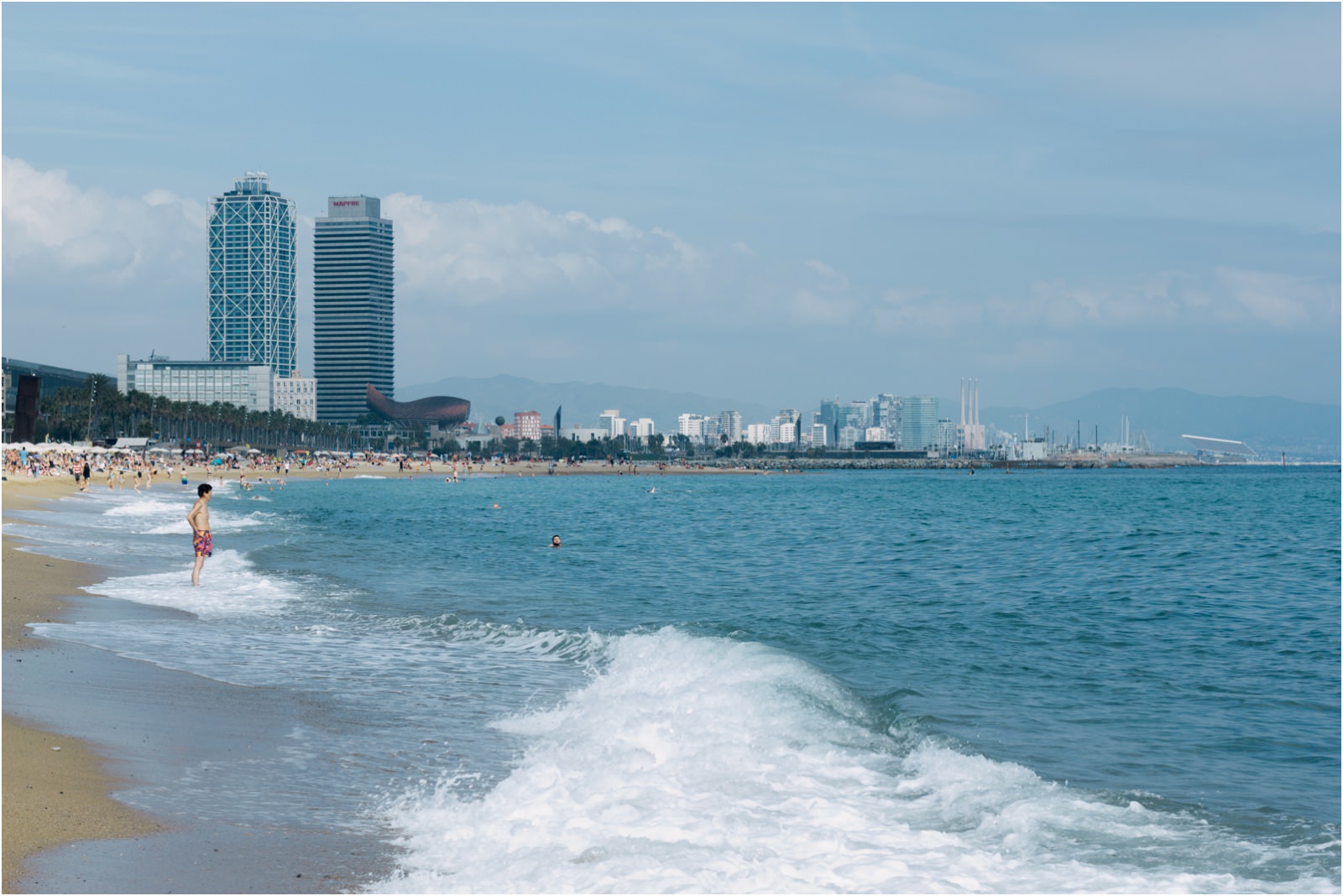 barcelona-beach-shoreline