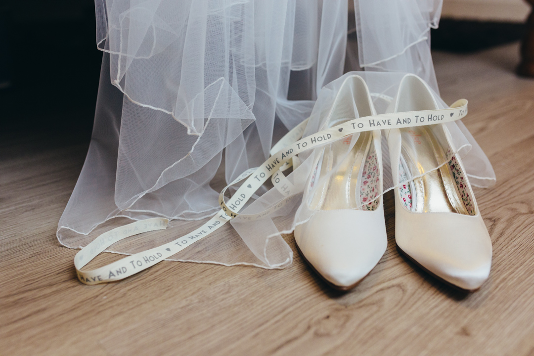 wedding-shoes-veil 