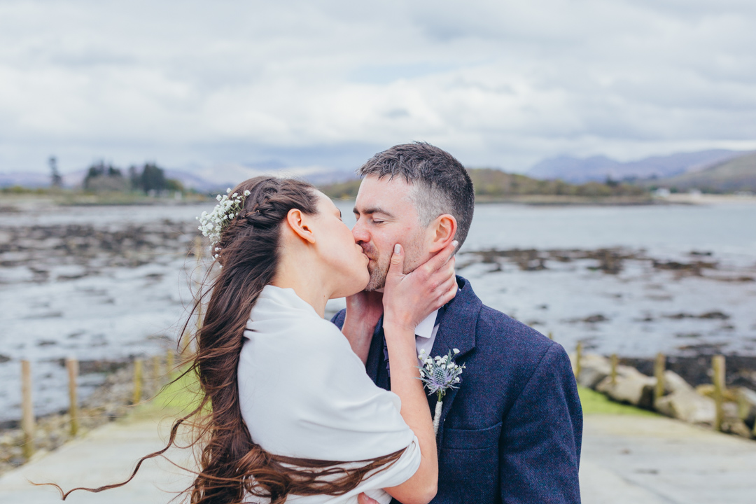 wife-kissing-husband-lochnell-beach