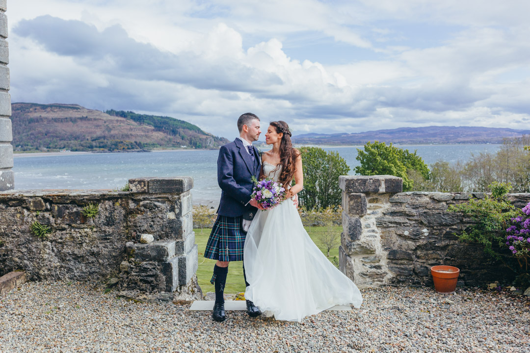 husband-wife-lochnell-castle-sea-view