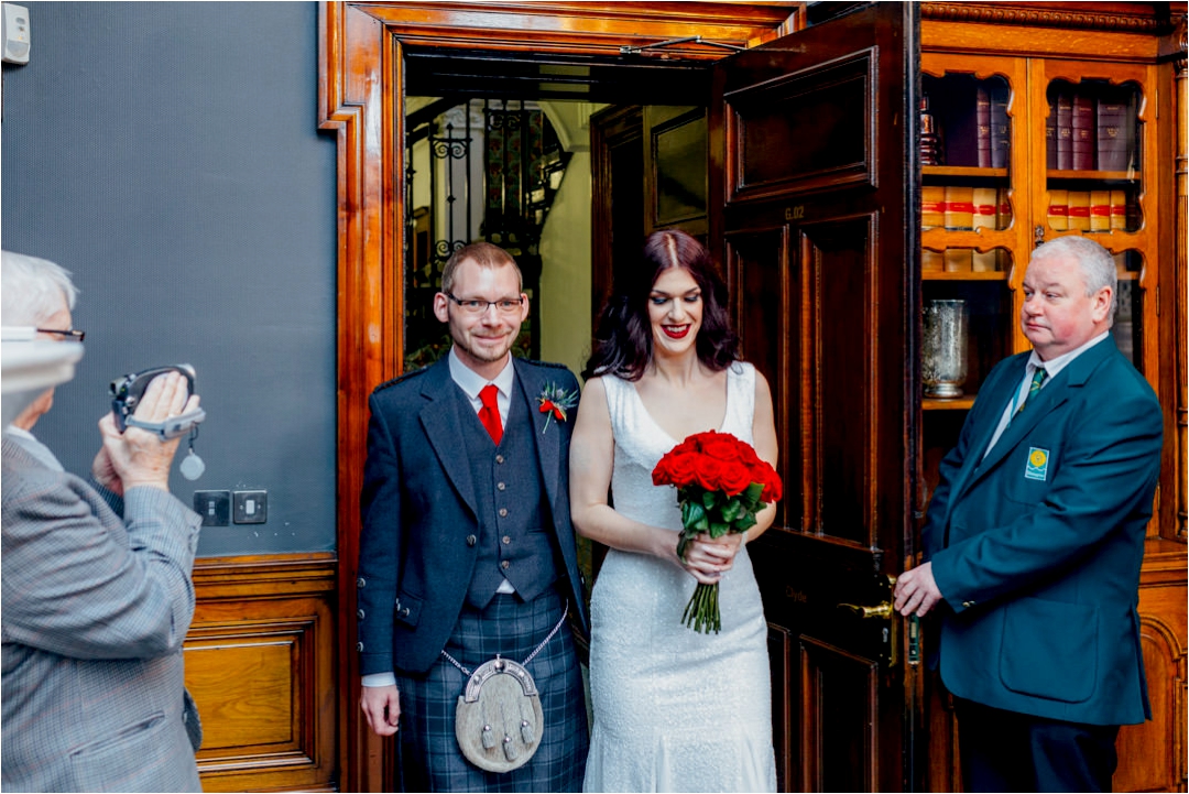 bride-groom-arriving-clyde-suite-city-chambers