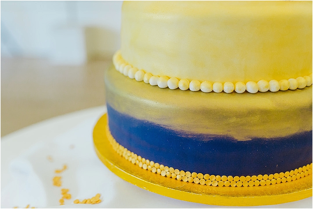 blue-gold-wedding-cake