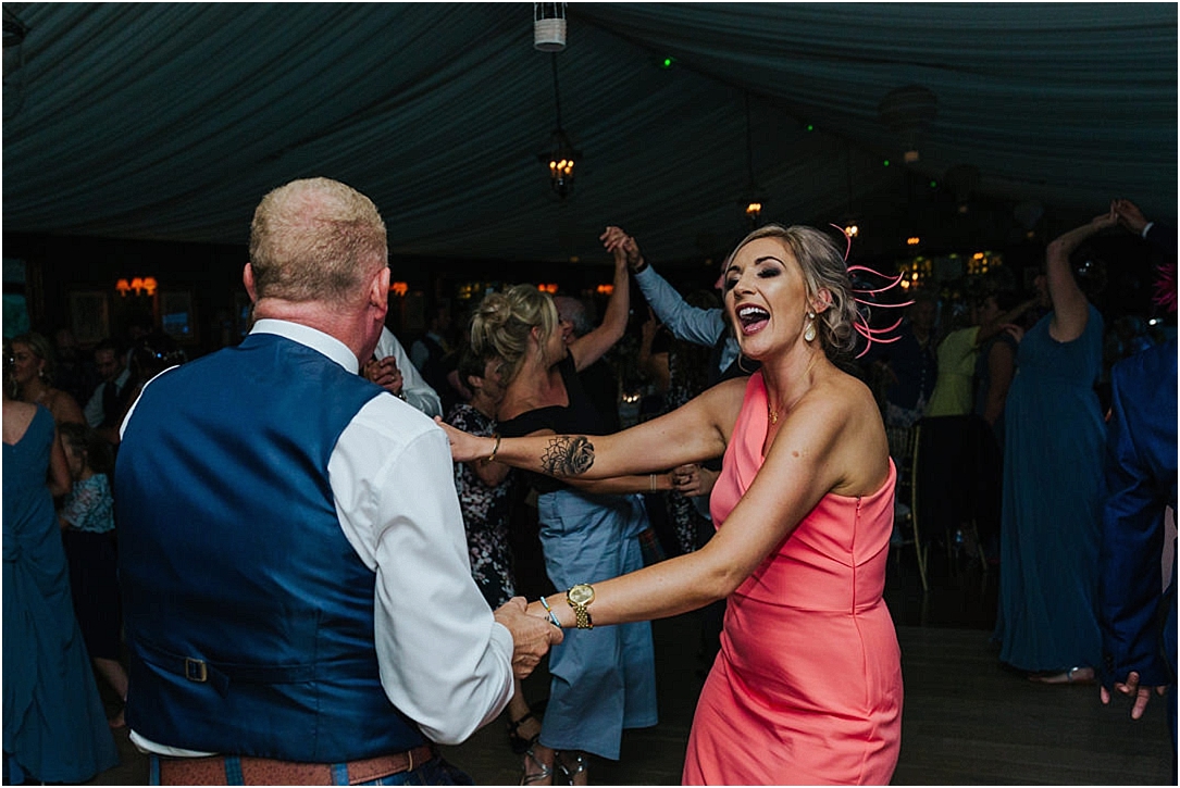 guests-dancing-at-wedding