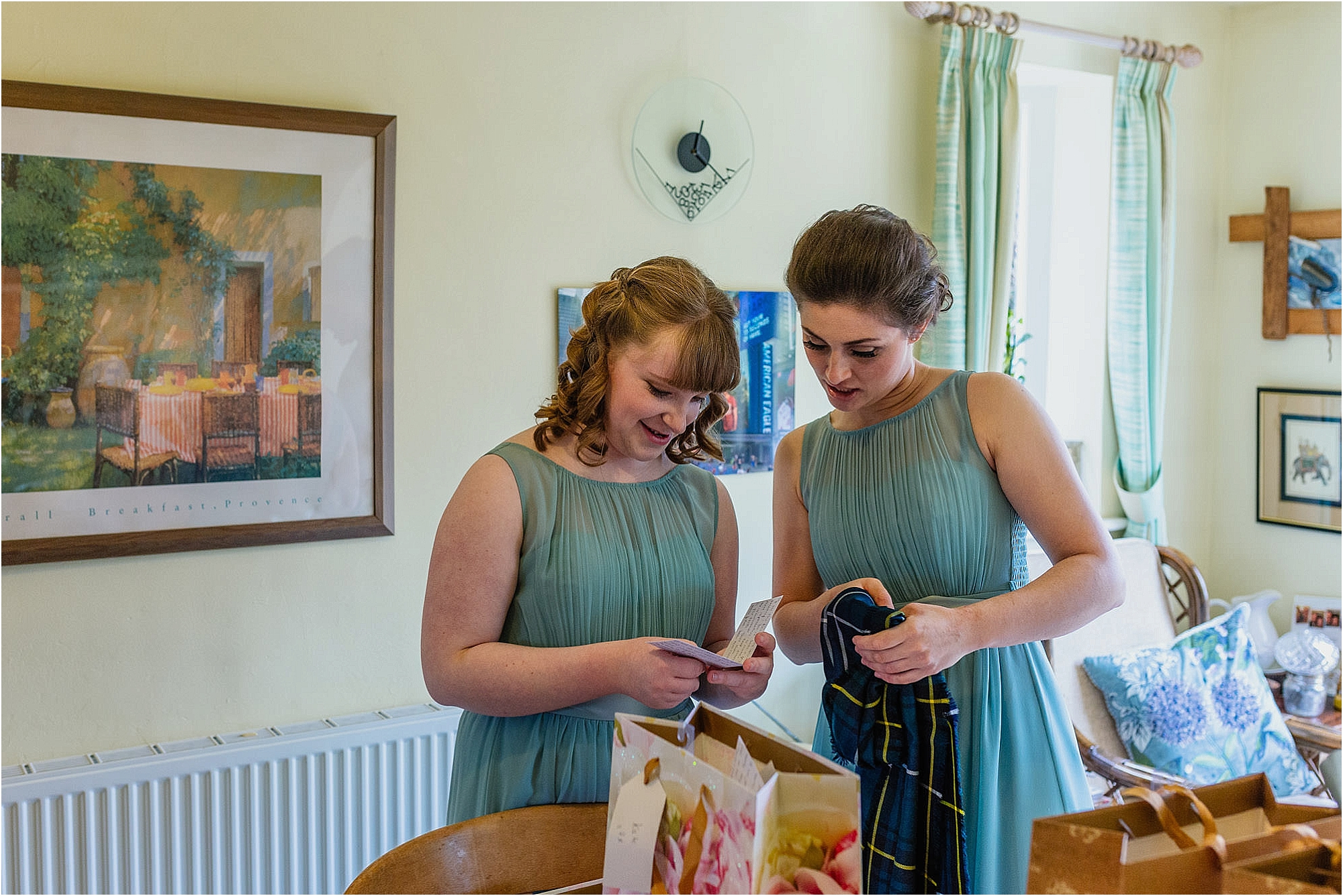 girls-opening-presents