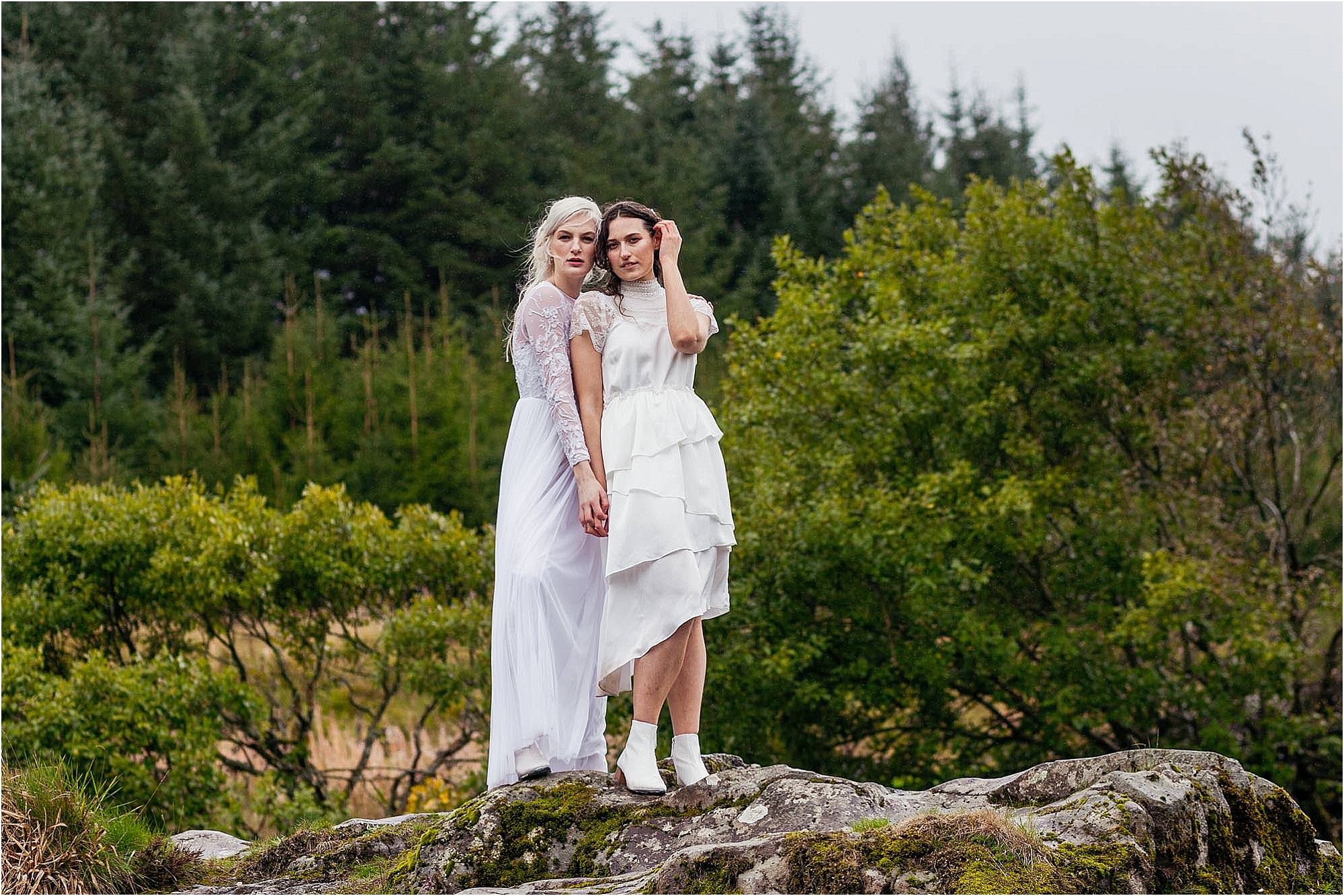 couple-cuddling-in-scottish-countryside