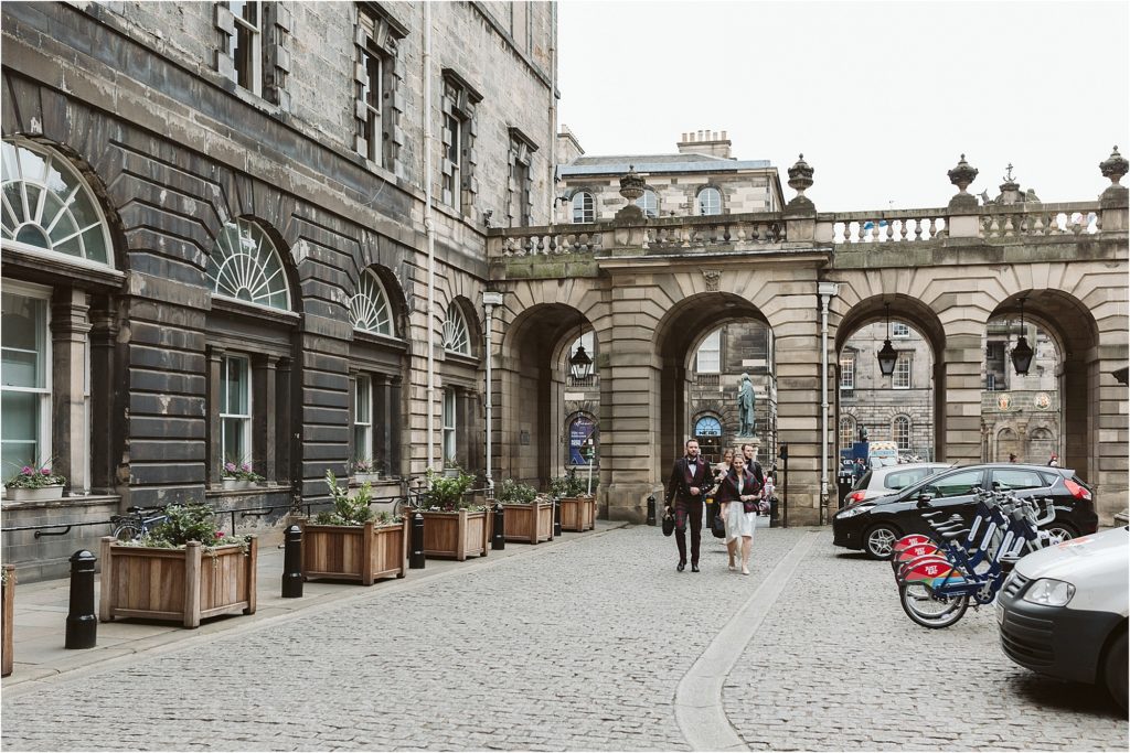 wedding-party-arriving-together-for-wedding-ceremony