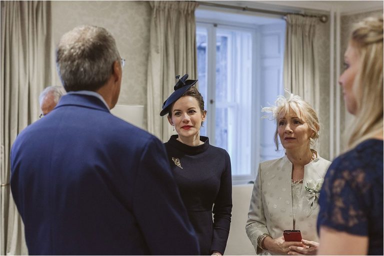 guest-at-wedding-wearing-navy-blue-dress-and-fascinator