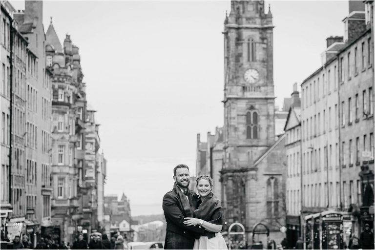 black-and-white-photo-of-bride-and-groom-edinburghs-royal-mile