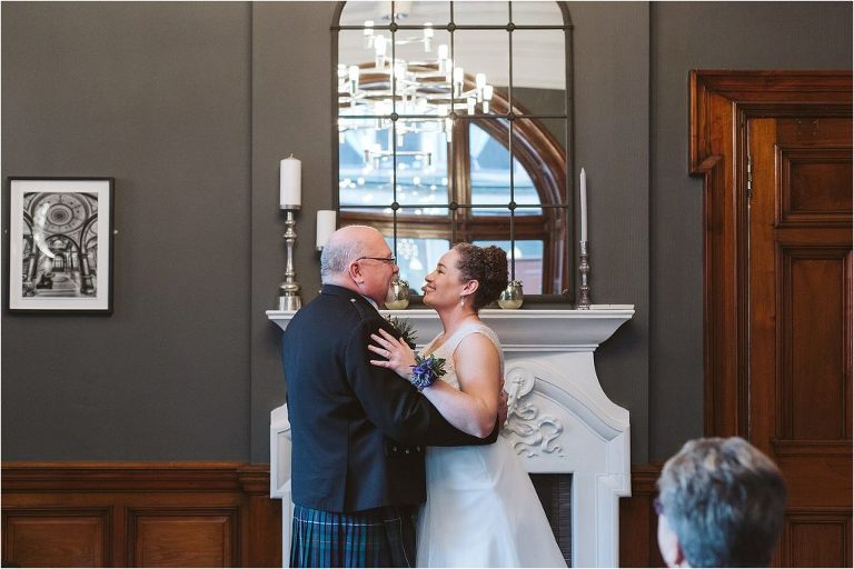 couple-getting-married-glasgow-city-chambers