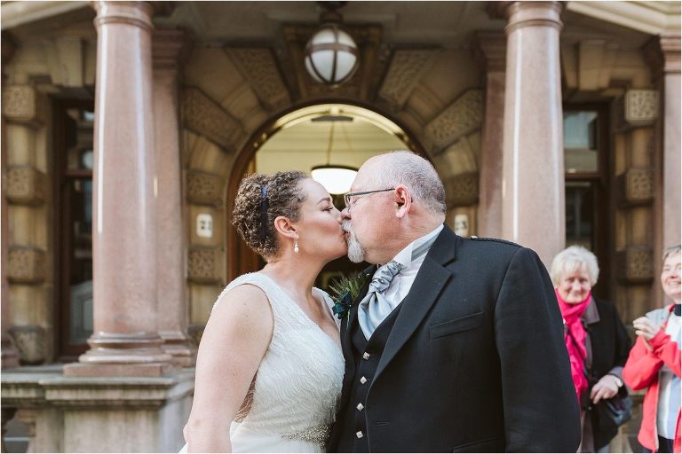 bride-and-groom-kiss-outside-glasgow-city-chambers