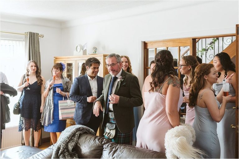 guests-gathering-in-living-room