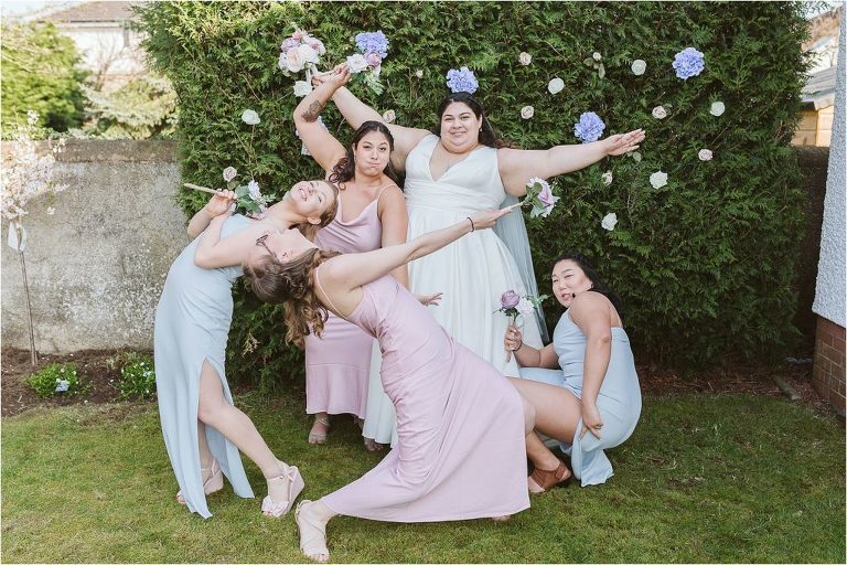 bridesmaids-and-bride-posing-together