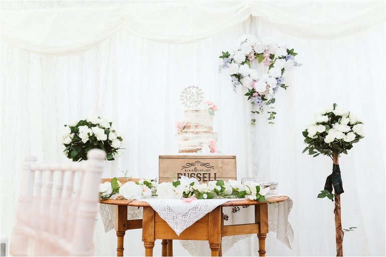 wooden-box-with-wedding-cake-on-top