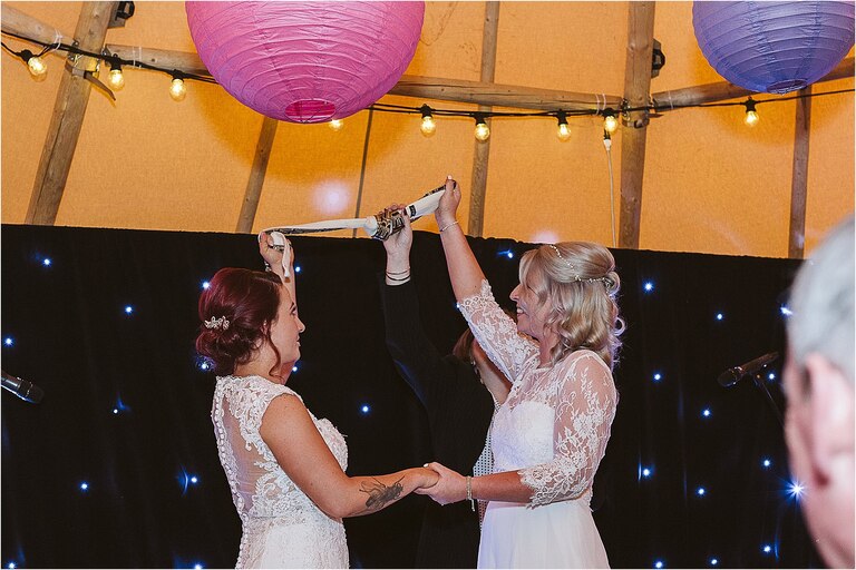 scottish-handfastening-during-wedding-ceremony